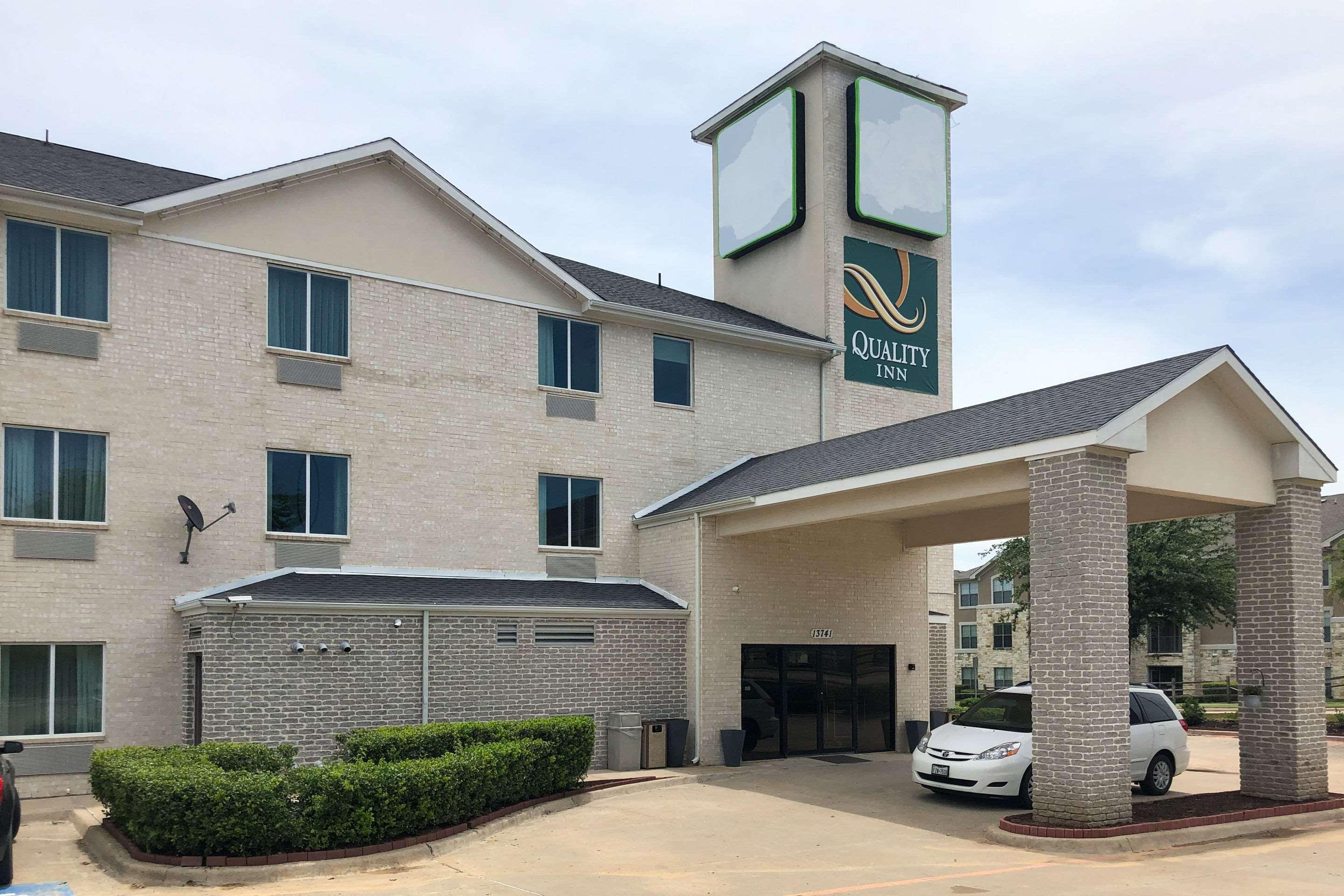 Quality Inn & Suites Roanoke - Fort Worth North Exterior photo