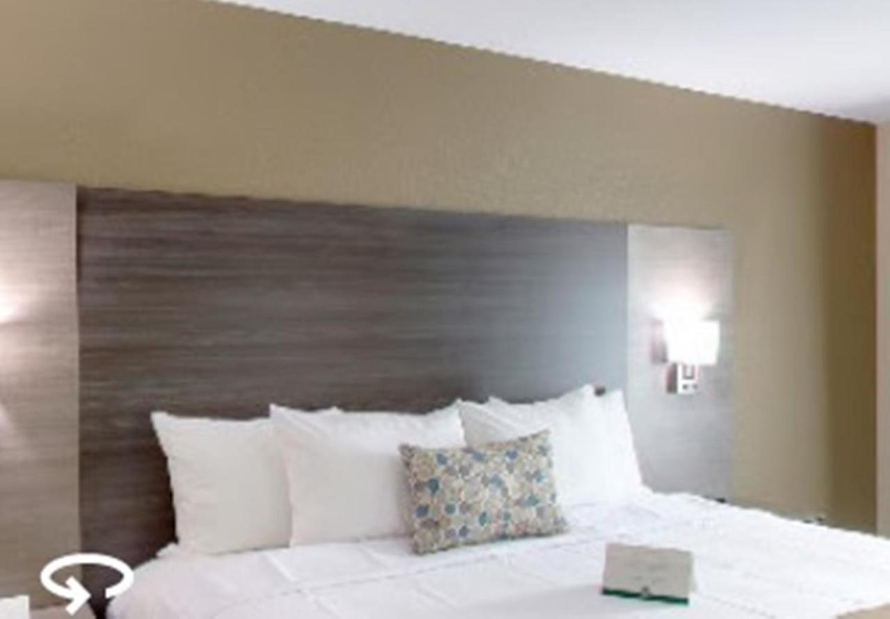 Quality Inn & Suites Roanoke - Fort Worth North Exterior photo