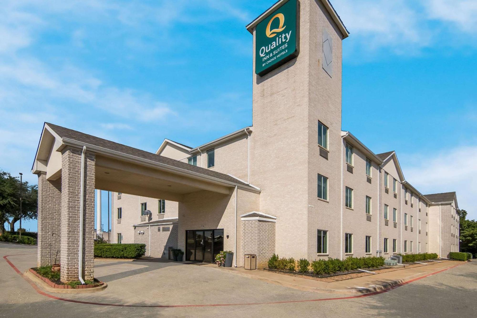 Quality Inn & Suites Roanoke - Fort Worth North Exterior photo