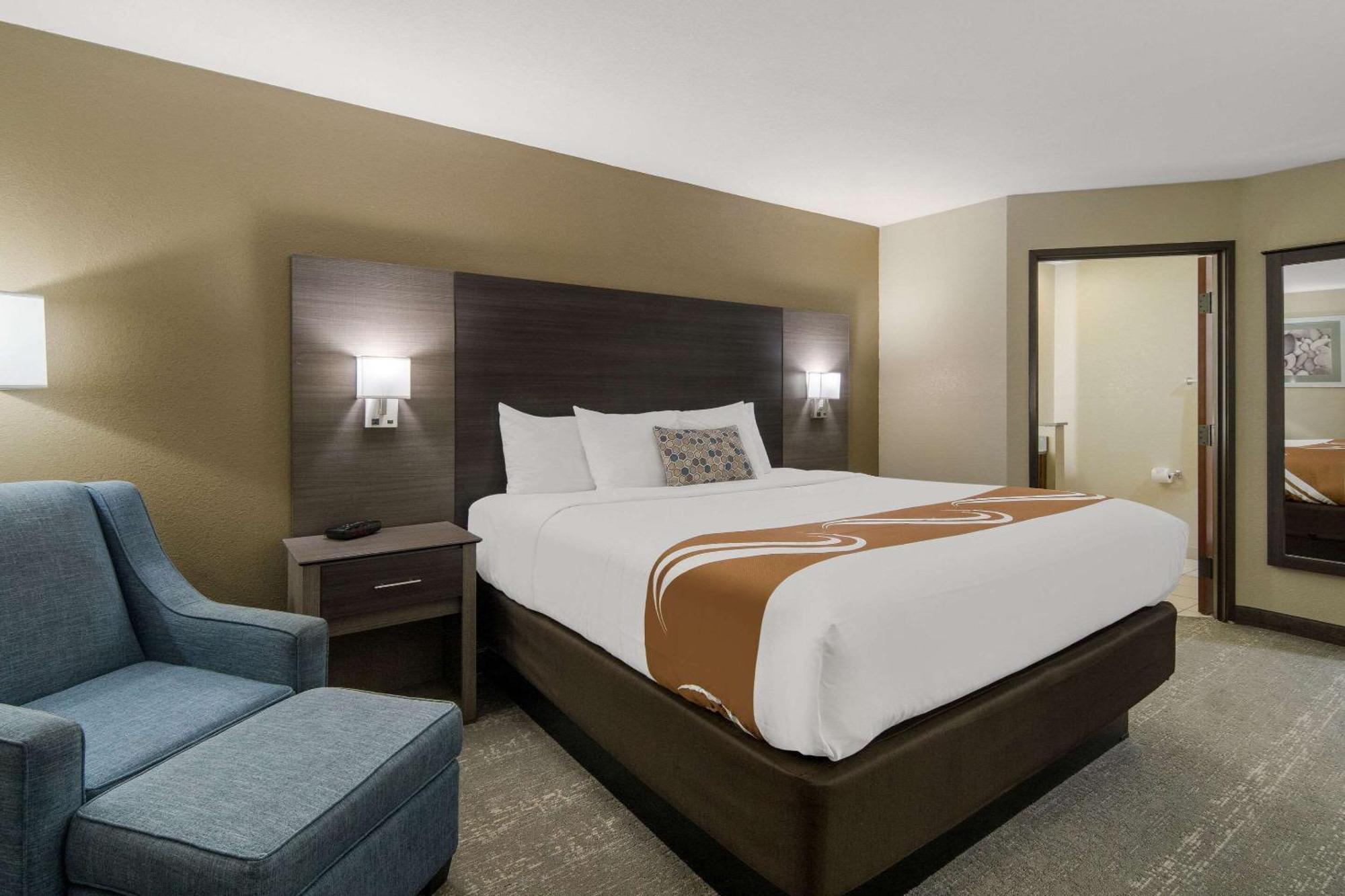 Quality Inn & Suites Roanoke - Fort Worth North Exterior photo