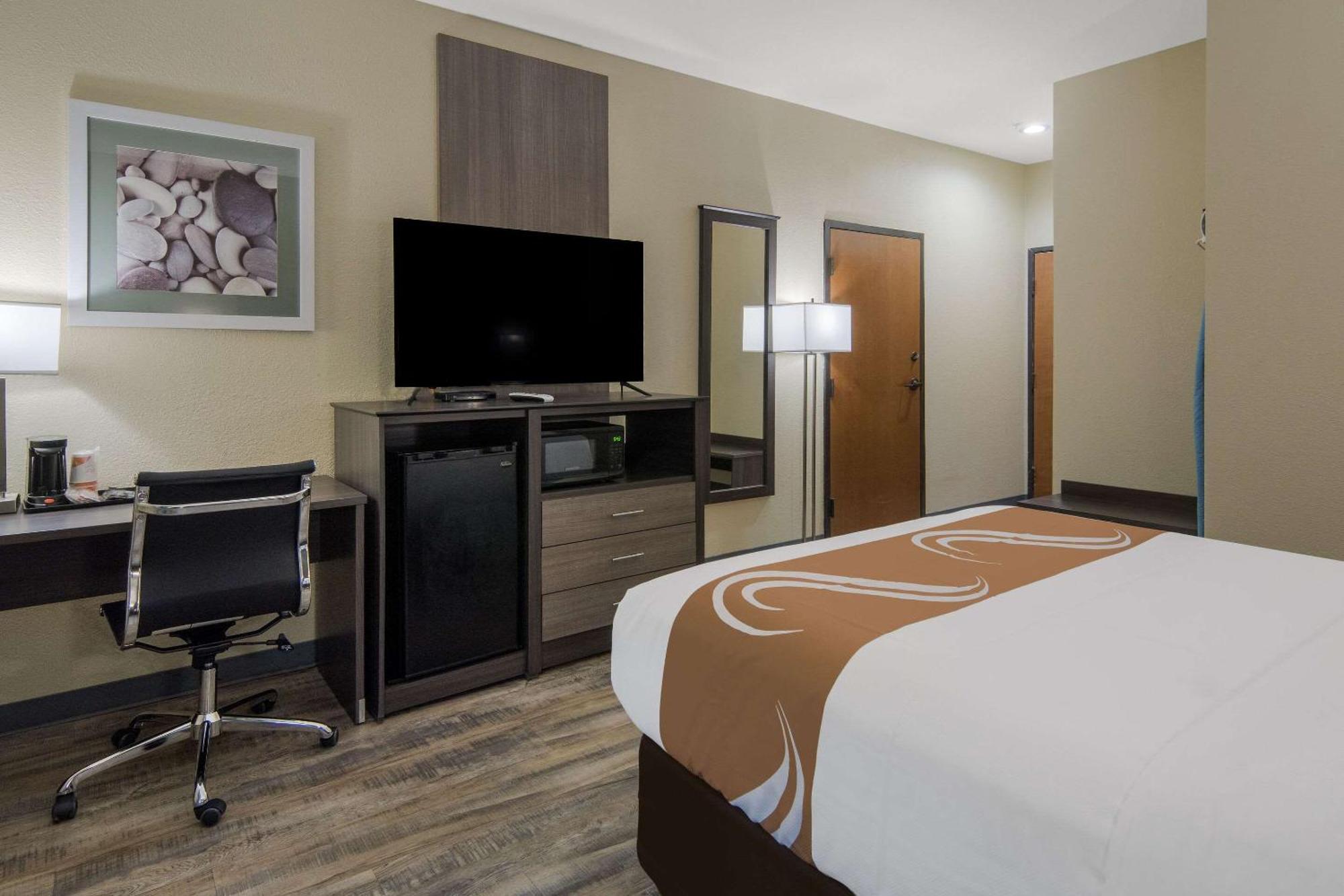 Quality Inn & Suites Roanoke - Fort Worth North Exterior photo